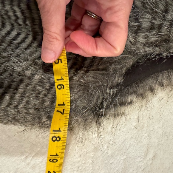 NWOT Women’s Faux Fur Vest by Jack Size Small Beautiful Stylish Soft Warm - Picture 9 of 9